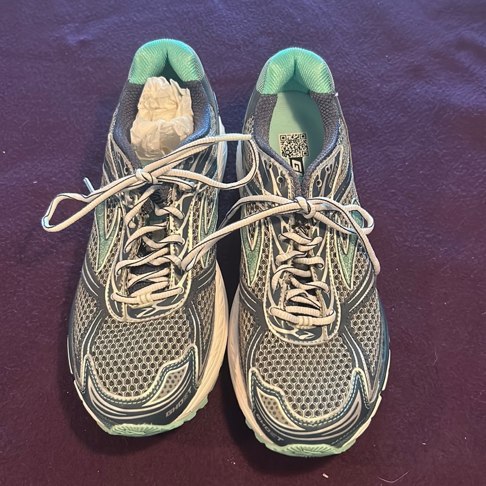 NWOT Women’s Brooks Athletic Shoes. Size 44.5 EU, 12 US. Narrow 2A width